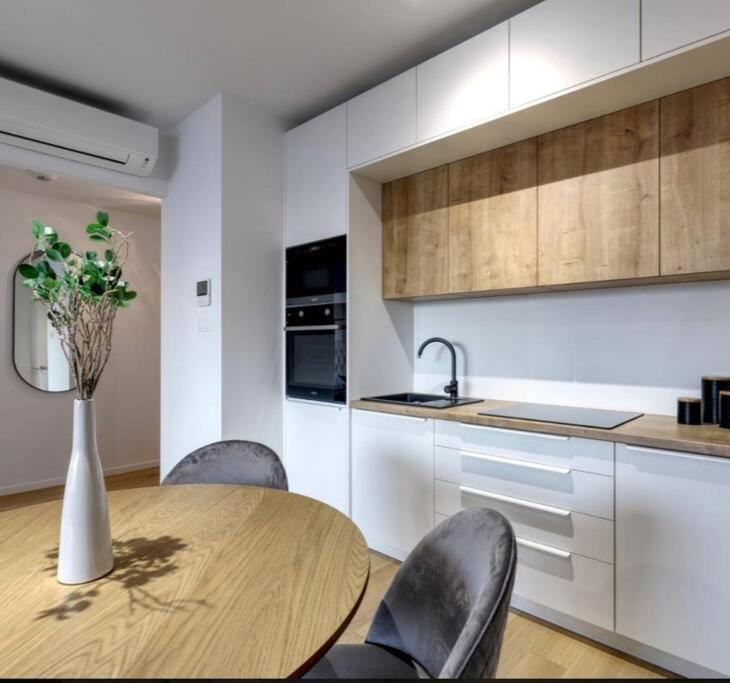 Klinger Apartment Братислава Екстериор снимка